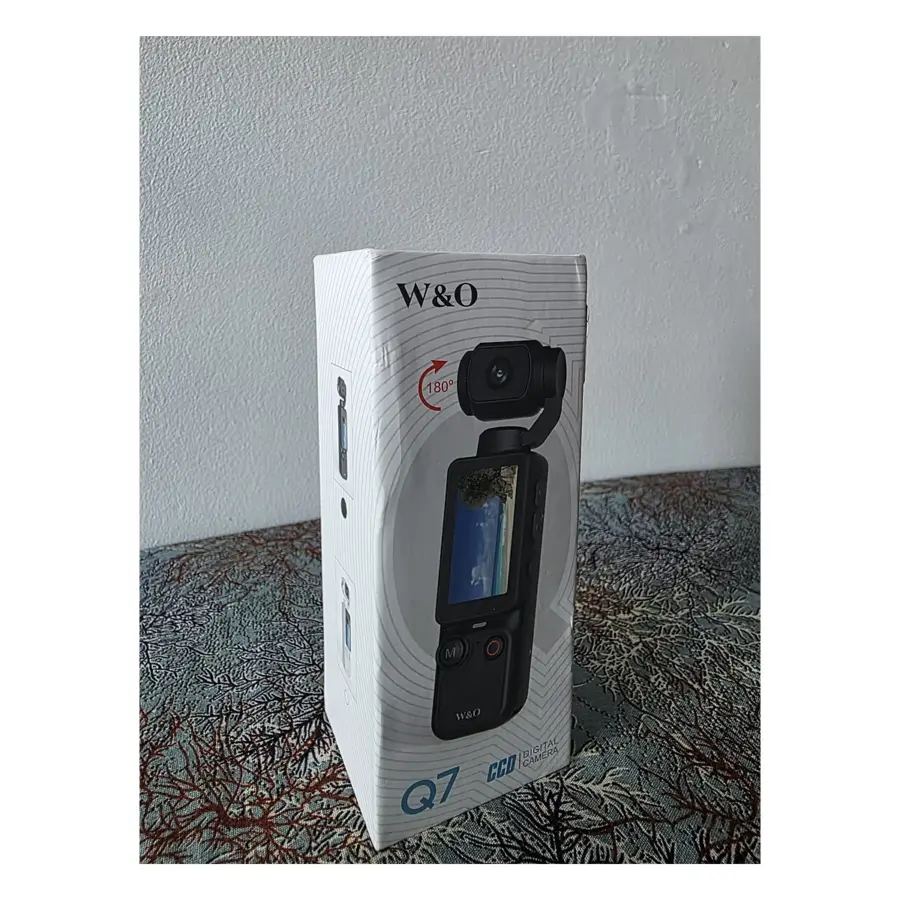 Original W&O Q7 CCD digital camera box showing the 180° rotating lens